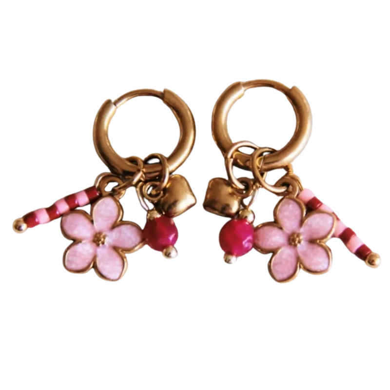 Ringetjes roze bloem handgemaakte oorbellen van Joy & Clay
