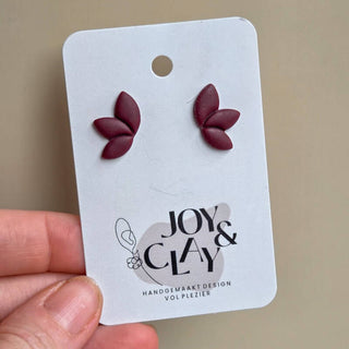 Studs - bordeauxrood detailfoto van Joy & Clay