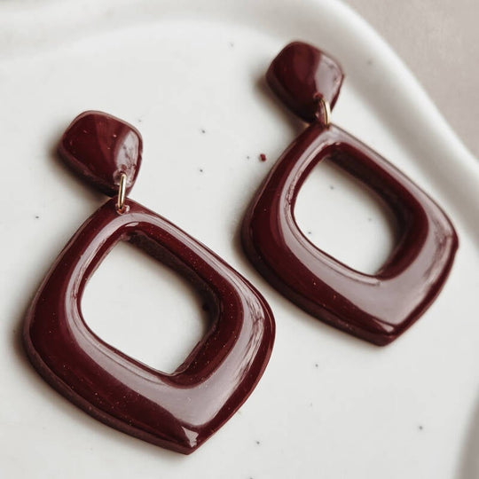 Geometrische druppel bordeaux detailfoto van Joy & Clay