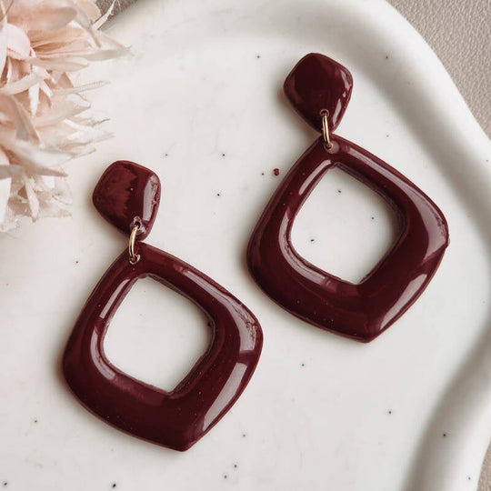 Geometrische druppel bordeaux handgemaakt sieraad van Joy & Clay