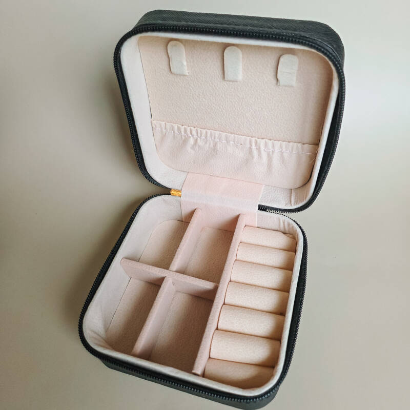 Sieradendoosje zwart handgemaakt sieraad van Joy & Clay