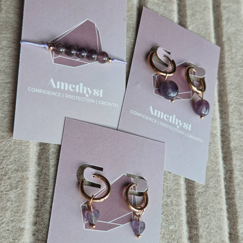 Oorbellen edelsteen amethist detailfoto van Joy & Clay