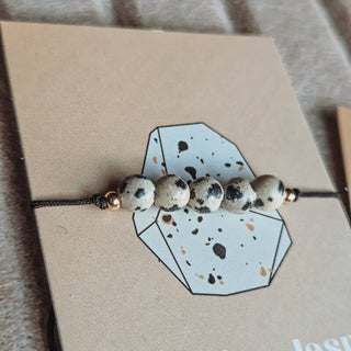 Armbandje edelsteen dalmatiër jaspis handgemaakt sieraad van Joy & Clay