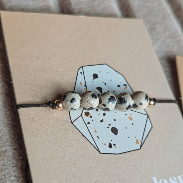 Armbandje edelsteen dalmatiër jaspis handgemaakt sieraad van Joy & Clay