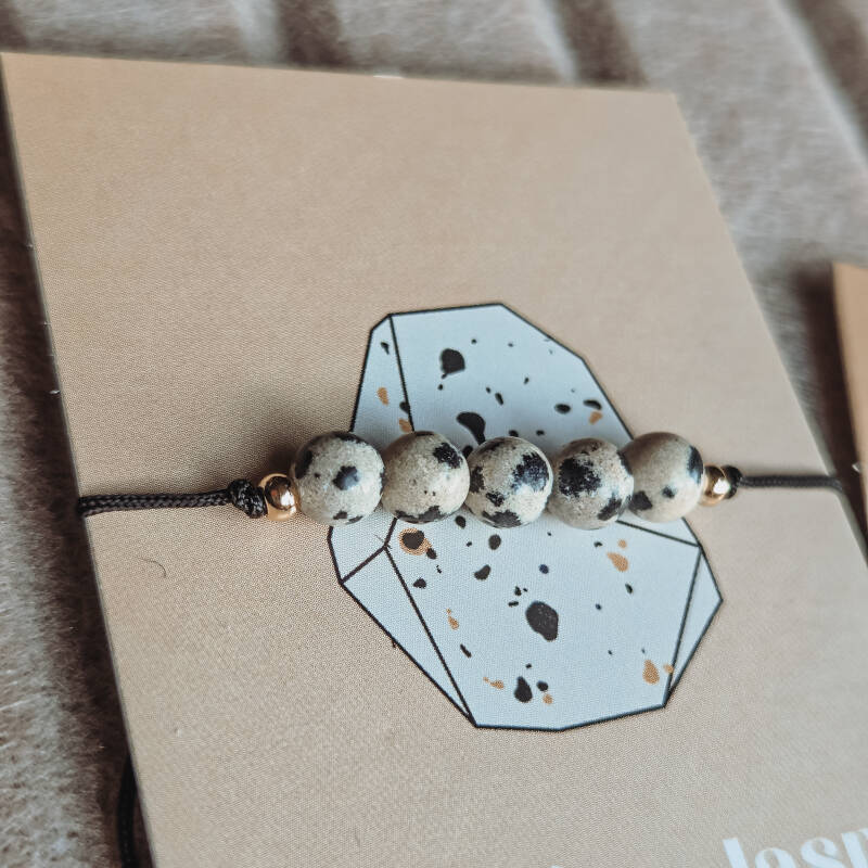 Armbandje edelsteen dalmatiër jaspis handgemaakt sieraad van Joy & Clay