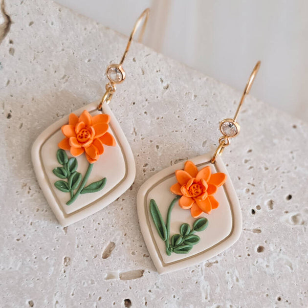 Geboortebloem oktober: calendula handgemaakt sieraad van Joy & Clay