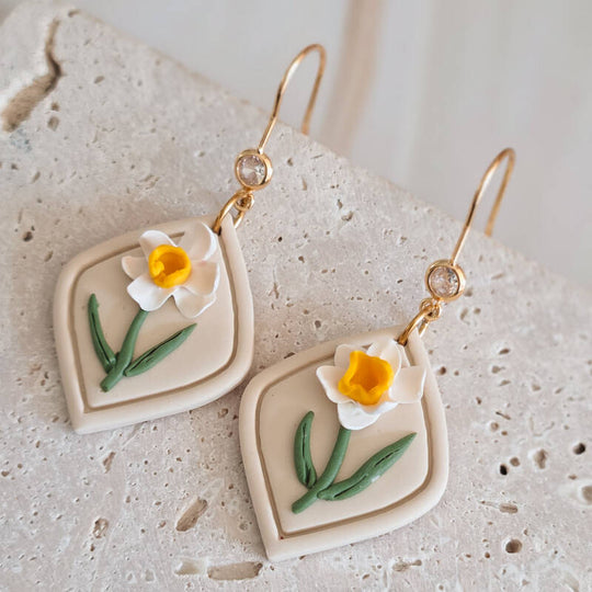 Geboortebloem december: witte narcis handgemaakt sieraad van Joy & Clay