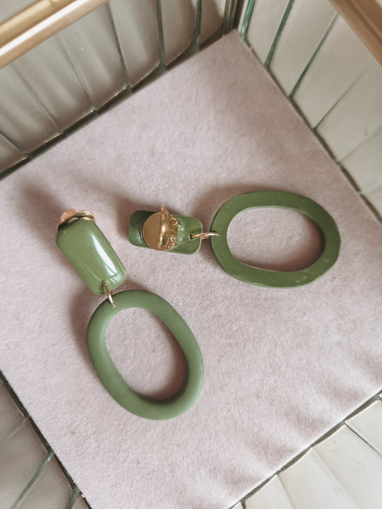 Clip oorbellen statement groen