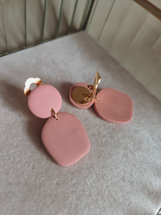 Clip oorbellen organisch roze