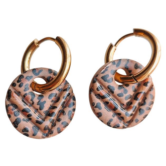 Oorbellen panterprint rond handgemaakte oorbellen van Joy & Clay