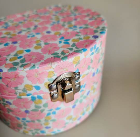 Sieradendoos met spiegel, pastel bloemenprint