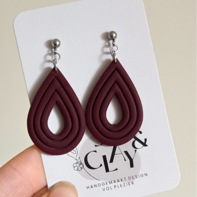 Inge - druppelvormige oorbellen rood handgemaakt sieraad van Joy & Clay