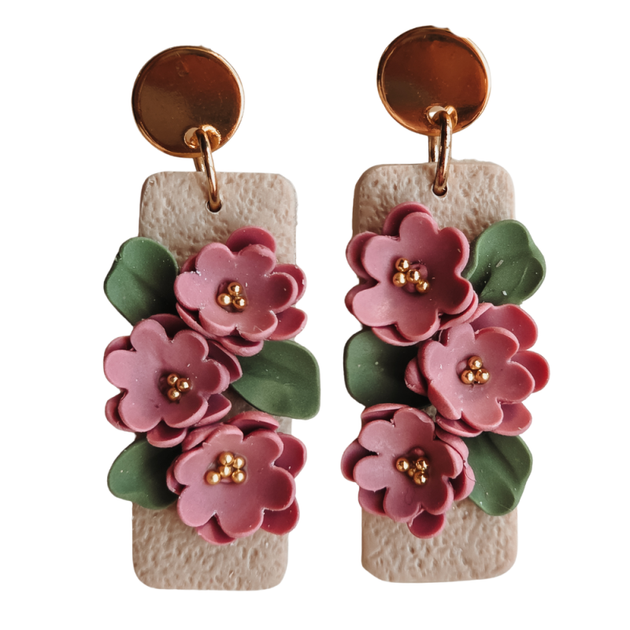 Rechthoekige oorbel roze bloemetjes handgemaakte oorbellen van Joy & Clay