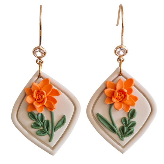 Geboortebloem oktober: calendula handgemaakte oorbellen van Joy & Clay