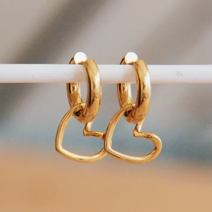 Ring met hartje goud handgemaakt sieraad van Joy & Clay