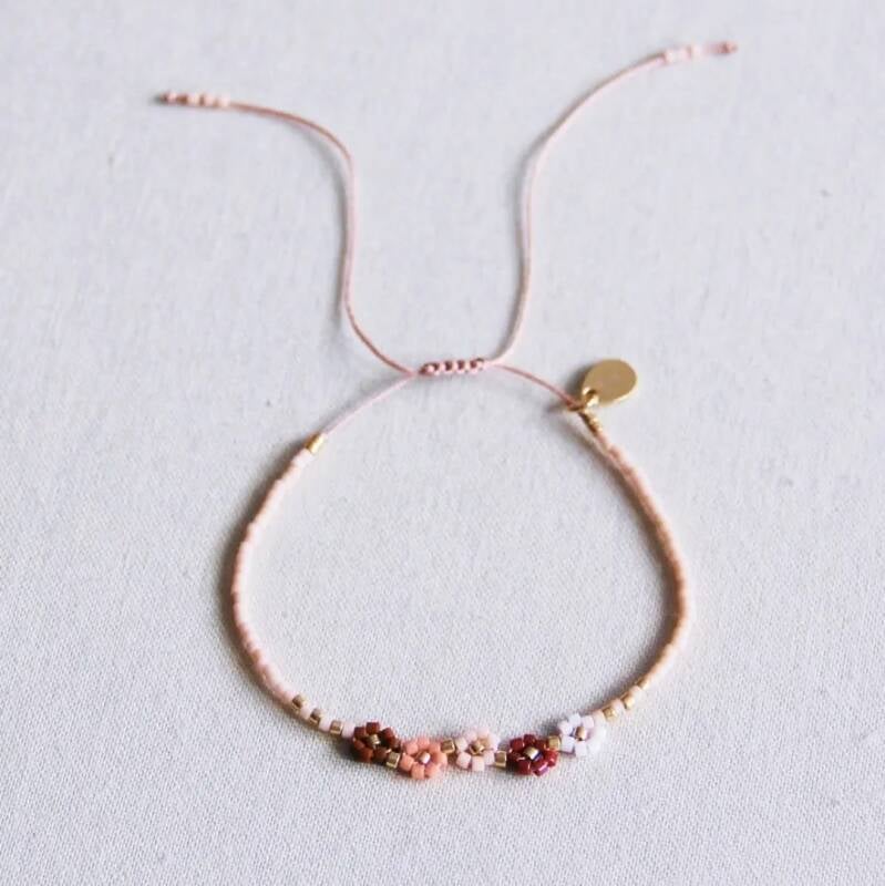 Miyuki armband madeliefjes handgemaakt sieraad van Joy & Clay