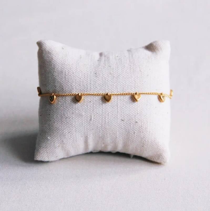 Bedelarmband mini hartjes handgemaakt sieraad van Joy & Clay