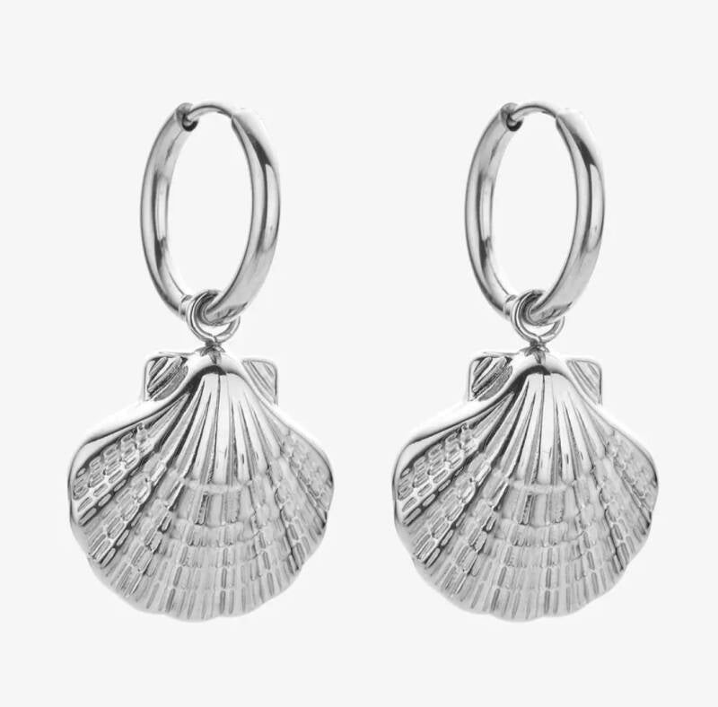Oorbellen schelpjes zilver handgemaakt sieraad van Joy & Clay
