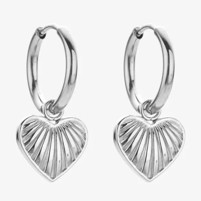Oorbellen hartjes zilver handgemaakt sieraad van Joy & Clay